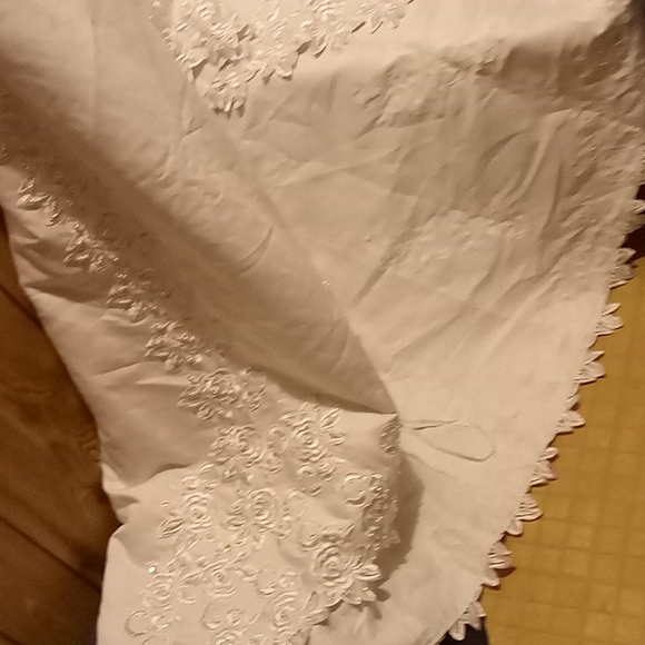 Wedding dress - Picture 2 of 4